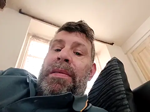 Snapshot of stud2512 chatting on 12, 3, 2026 stud2512 online show from 12, 3, 2026