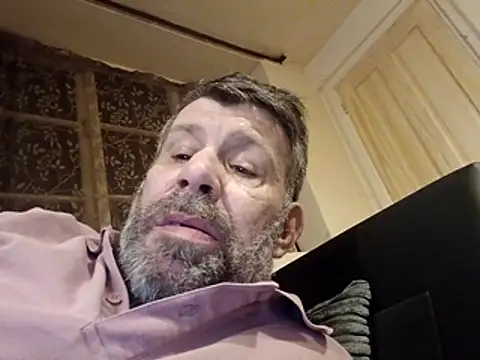 Snapshot of stud2512 chatting on 18, 3, 2026 stud2512 online show from 18, 3, 2026