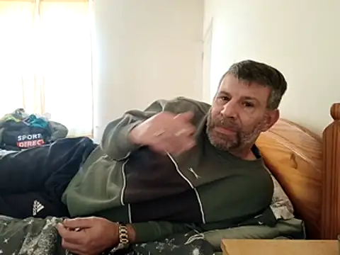 Snapshot of stud2512 chatting on 5, 4, 2026 stud2512 online show from 5, 4, 2026