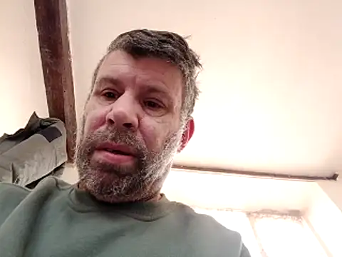 Snapshot of stud2512 chatting on 6, 4, 2026 stud2512 online show from 6, 4, 2026