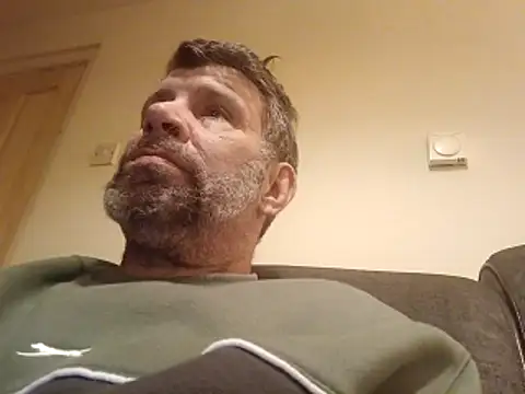 Snapshot of stud2512 chatting on 6, 4, 2026 stud2512 online show from 6, 4, 2026