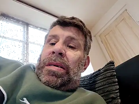 Snapshot of stud2512 chatting on 8, 4, 2026 stud2512 online show from 8, 4, 2026