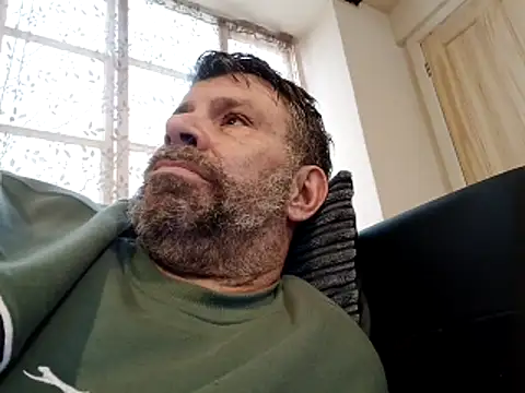 Snapshot of stud2512 chatting on 10, 4, 2026 stud2512 online show from 10, 4, 2026