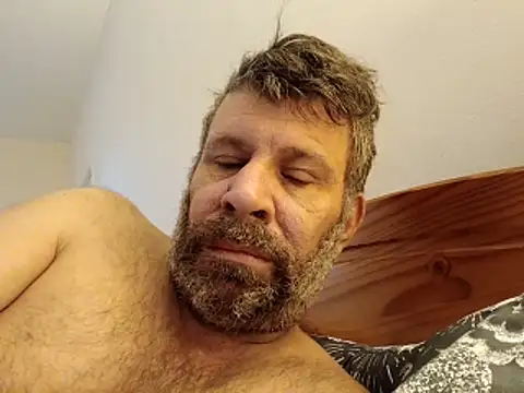 Snapshot of stud2512 chatting on 14, 4, 2026 stud2512 online show from 14, 4, 2026