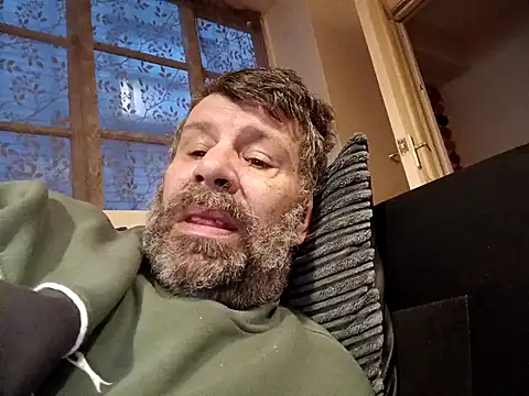 Snapshot of stud2512 chatting on 15, 4, 2026 stud2512 online show from 15, 4, 2026