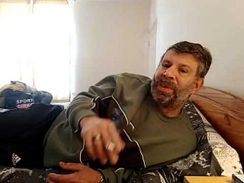 Snapshot of stud2512 chatting on 16, 4, 2026 stud2512 online show from 16, 4, 2026