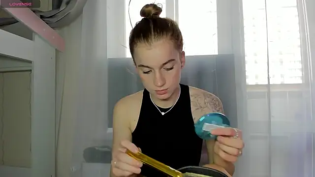 Stacey Brow online show from 21, 4, 2026