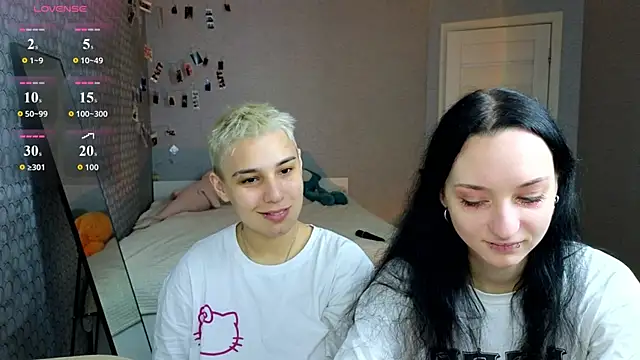 Snapshot of LuxuryLoverss chatting on 9, 5, 2026 LuxuryLoverss online show from 9, 5, 2026