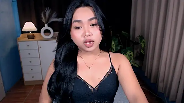 hoellygia online show from 10, 3, 2026