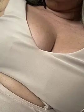 Nanda loiragostosa online show from 8, 4, 2026