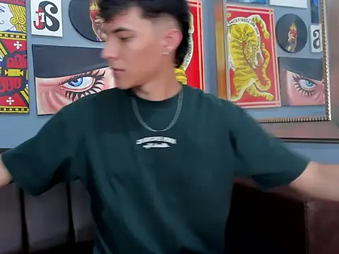 Snapshot of AronTawers chatting on 27, 2, 2026 AronTawers online show from 27, 2, 2026