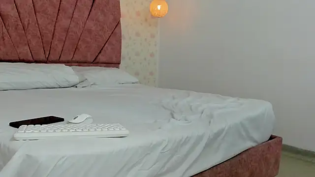 Nina Moom online show from 28, 2, 2026