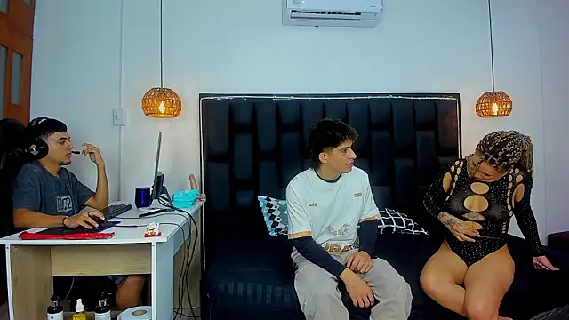 Snapshot of nobodyknows01 chatting on 27, 2, 2026 nobodyknows01 online show from 27, 2, 2026