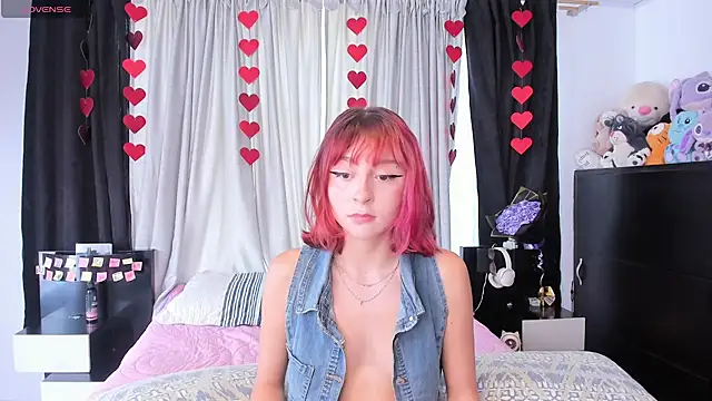 dafnne  hall online show from 7, 4, 2026