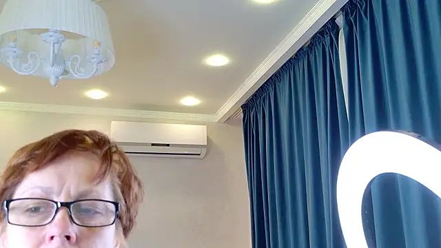 Snapshot of LioraWeiss chatting on 1, 3, 2026 LioraWeiss online show from 1, 3, 2026