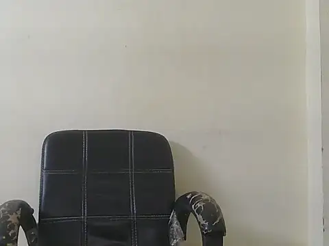 Snapshot of cute_yashi chatting on 2, 4, 2026 cute yashi online show from 2, 4, 2026