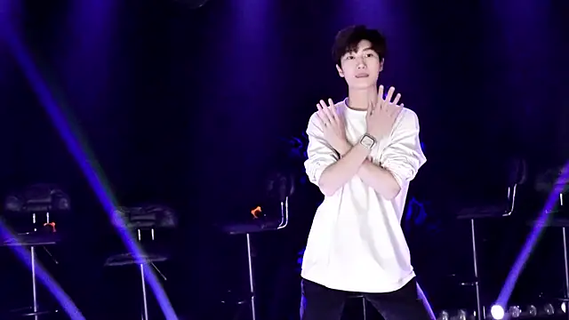 Snapshot of AOA-boy chatting on 11, 4, 2026 AOA-boy online show from 11, 4, 2026