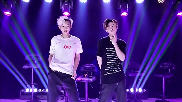 Snapshot of AOA-boy chatting on 15, 4, 2026 AOA-boy online show from 15, 4, 2026