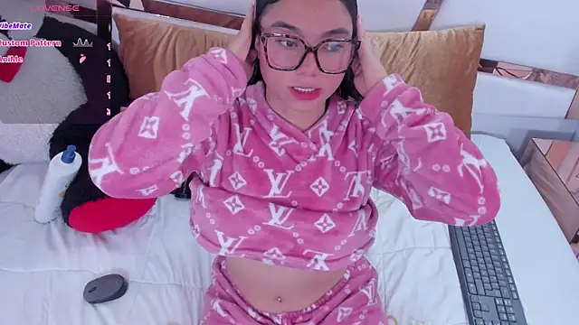 Snapshot of shelseanova chatting on 14, 4, 2026 shelseanova online show from 14, 4, 2026