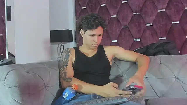 Snapshot of TonyBenedetti chatting on 8, 6, 2026 TonyBenedetti online show from 8, 6, 2026