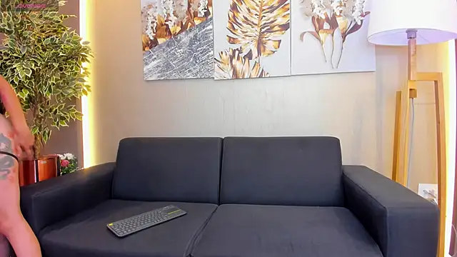 ValentinaaMilan online show from 9, 4, 2026