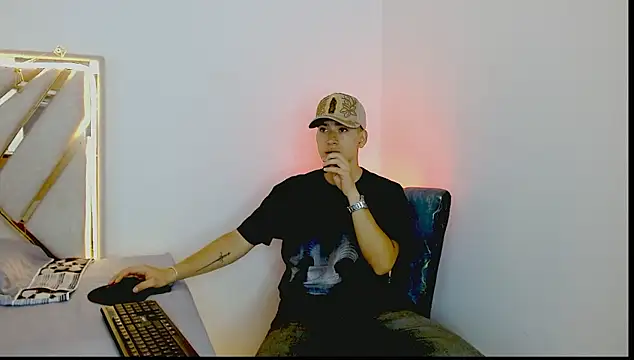 Snapshot of oliver___saint chatting on 17, 3, 2026 oliver saint online show from 17, 3, 2026