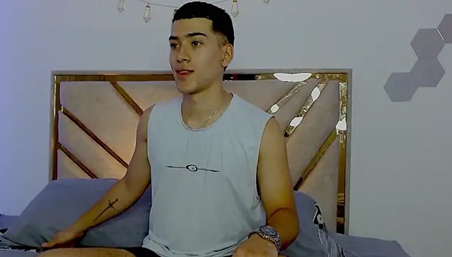 Snapshot of oliver___saint chatting on 24, 3, 2026 oliver saint online show from 24, 3, 2026