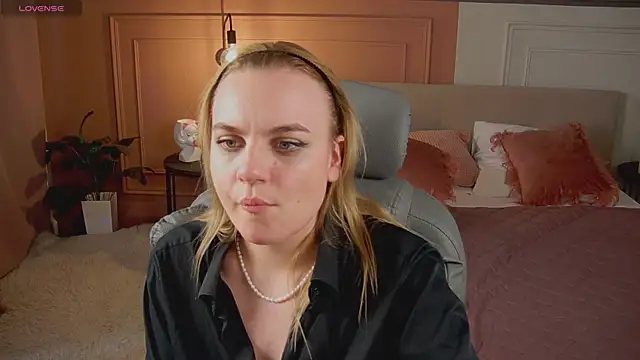 Glow Margo online show from 11, 4, 2026