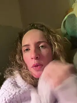 curlyirishgirl online show from 5, 3, 2026