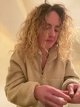 curlyirishgirl online show from 12, 3, 2026