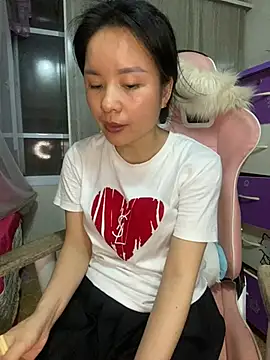 Snapshot of Ivy_Trix2 chatting on 10, 4, 2026 Ivy Trix2 online show from 10, 4, 2026