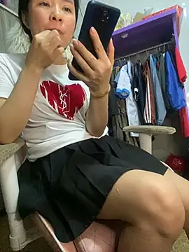 Snapshot of Ivy_Trix2 chatting on 11, 4, 2026 Ivy Trix2 online show from 11, 4, 2026