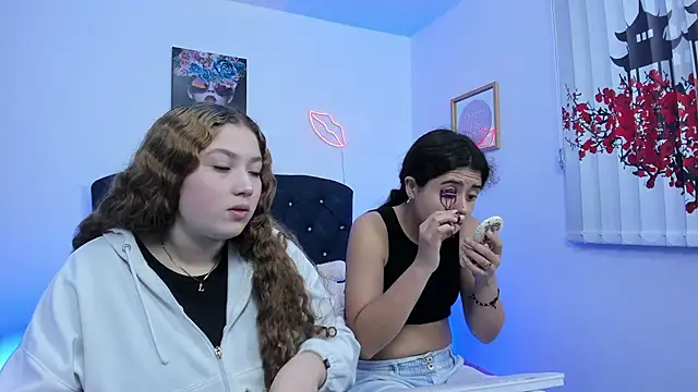 Snapshot of valeria_and_zoe chatting on 18, 3, 2026 valeria and zoe online show from 18, 3, 2026