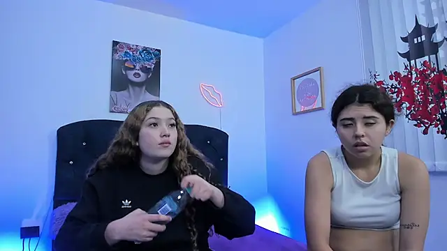 Snapshot of valeria_and_zoe chatting on 19, 3, 2026 valeria and zoe online show from 19, 3, 2026