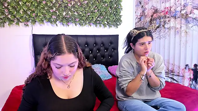 Snapshot of valeria_and_zoe chatting on 21, 5, 2026 valeria and zoe online show from 21, 5, 2026