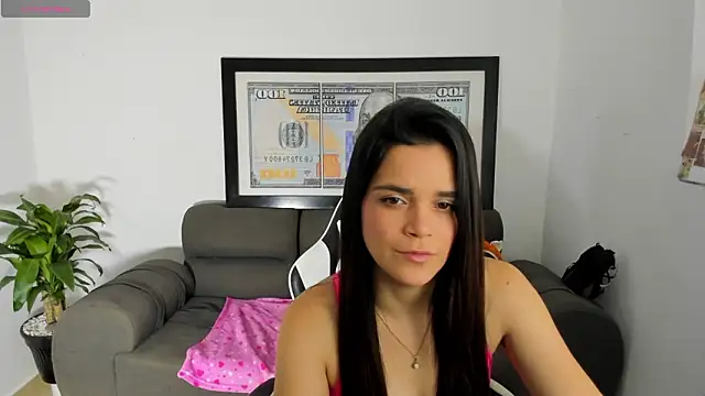 LucianaMoreaux online show from 1, 3, 2026