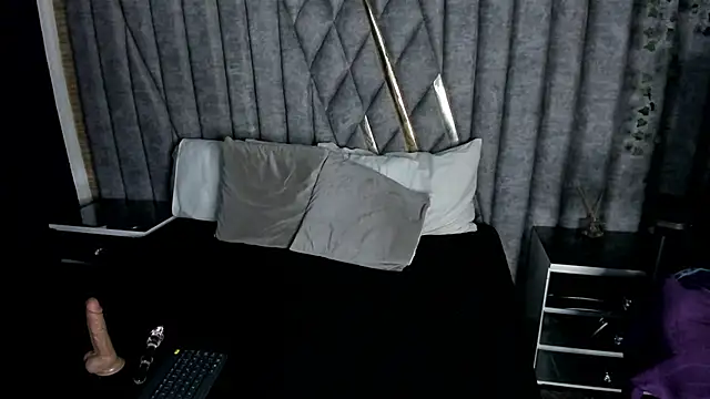 EmeelyMuller online show from 10, 3, 2026