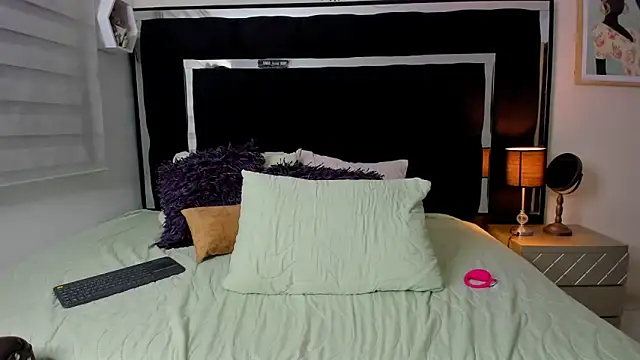Tiana moon online show from 15, 5, 2026