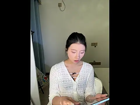 Y--F--LOVE online show from 7, 4, 2026