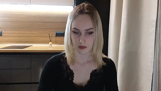 Snapshot of Bella_Villen chatting on 4, 4, 2026 Bella Villen online show from 4, 4, 2026