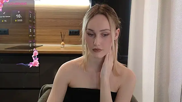 Snapshot of Bella_Villen chatting on 5, 4, 2026 Bella Villen online show from 5, 4, 2026