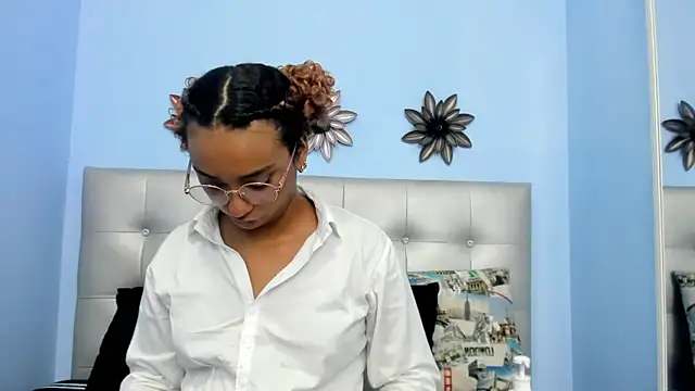 Snapshot of Saray_sexylove chatting on 9, 4, 2026 Saray sexylove online show from 9, 4, 2026