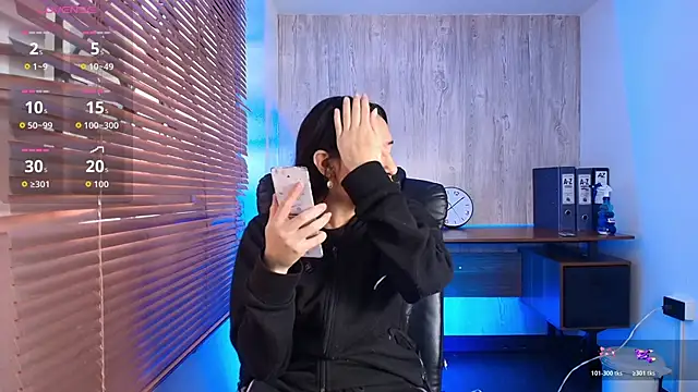 LilyRossi  online show from 23, 4, 2026