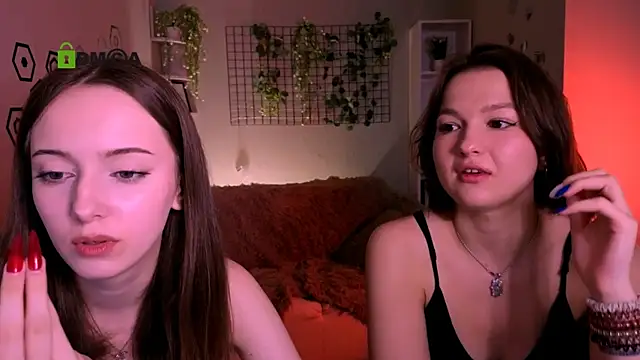 Snapshot of chloe_ley chatting on 18, 5, 2026 chloe ley online show from 18, 5, 2026