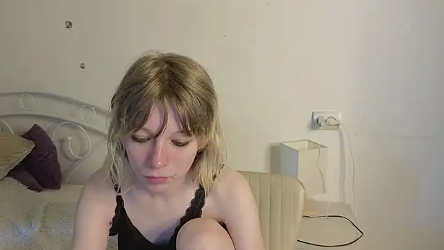 Snapshot of MollySally chatting on 11, 6, 2026 MollySally online show from 11, 6, 2026