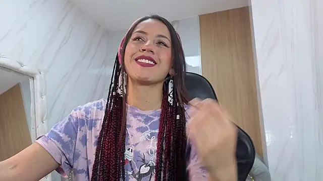 Lola roses tf online show from 17, 4, 2026