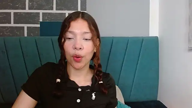 Snapshot of Sweet_kitty_05 chatting on 23, 4, 2026 Sweet kitty 05 online show from 23, 4, 2026