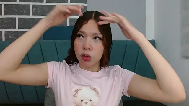 Snapshot of Sweet_kitty_05 chatting on 1, 5, 2026 Sweet kitty 05 online show from 1, 5, 2026