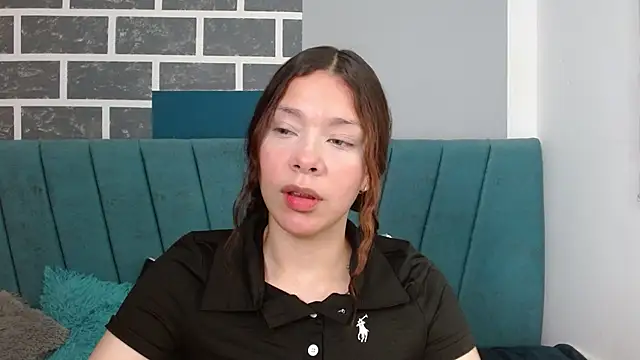 Snapshot of Sweet_kitty_05 chatting on 4, 5, 2026 Sweet kitty 05 online show from 4, 5, 2026