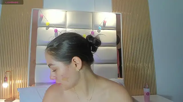 Snapshot of Megaan_Rousee chatting on 13, 4, 2026 Megaan Rousee online show from 13, 4, 2026